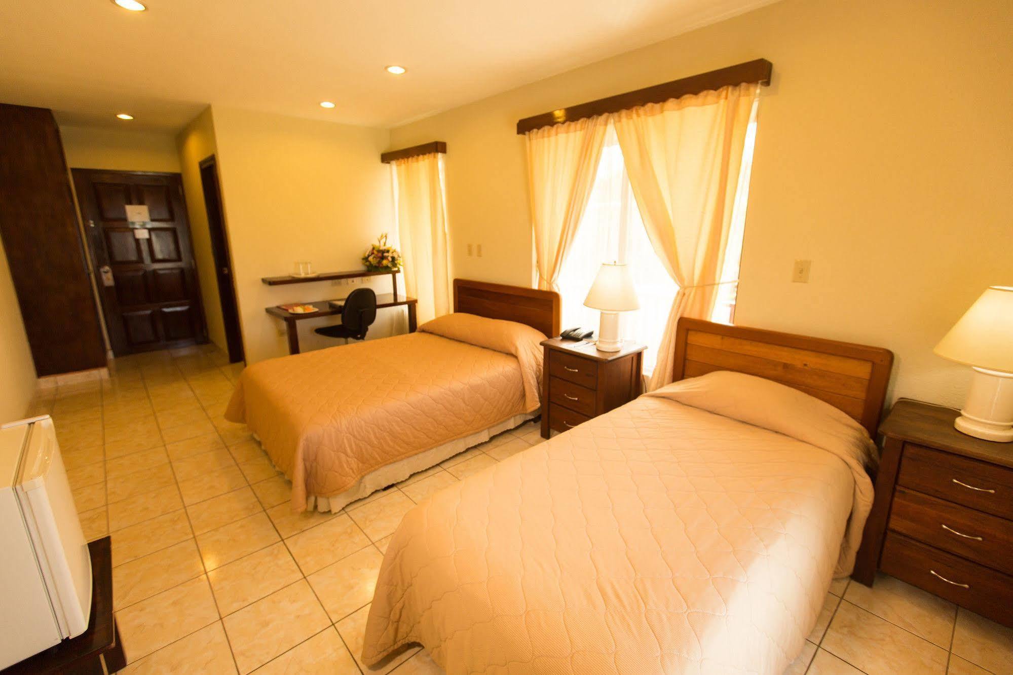 Hotel Mansion Teodolinda Managua Esterno foto